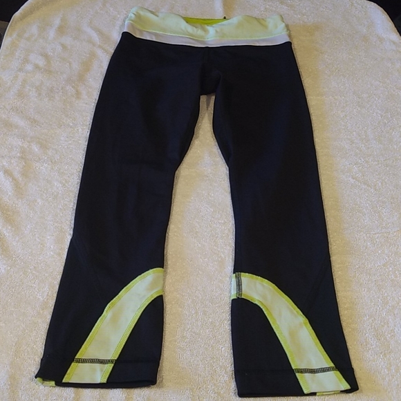 Lululemon Inspire Crop II - Picture 3 of 8